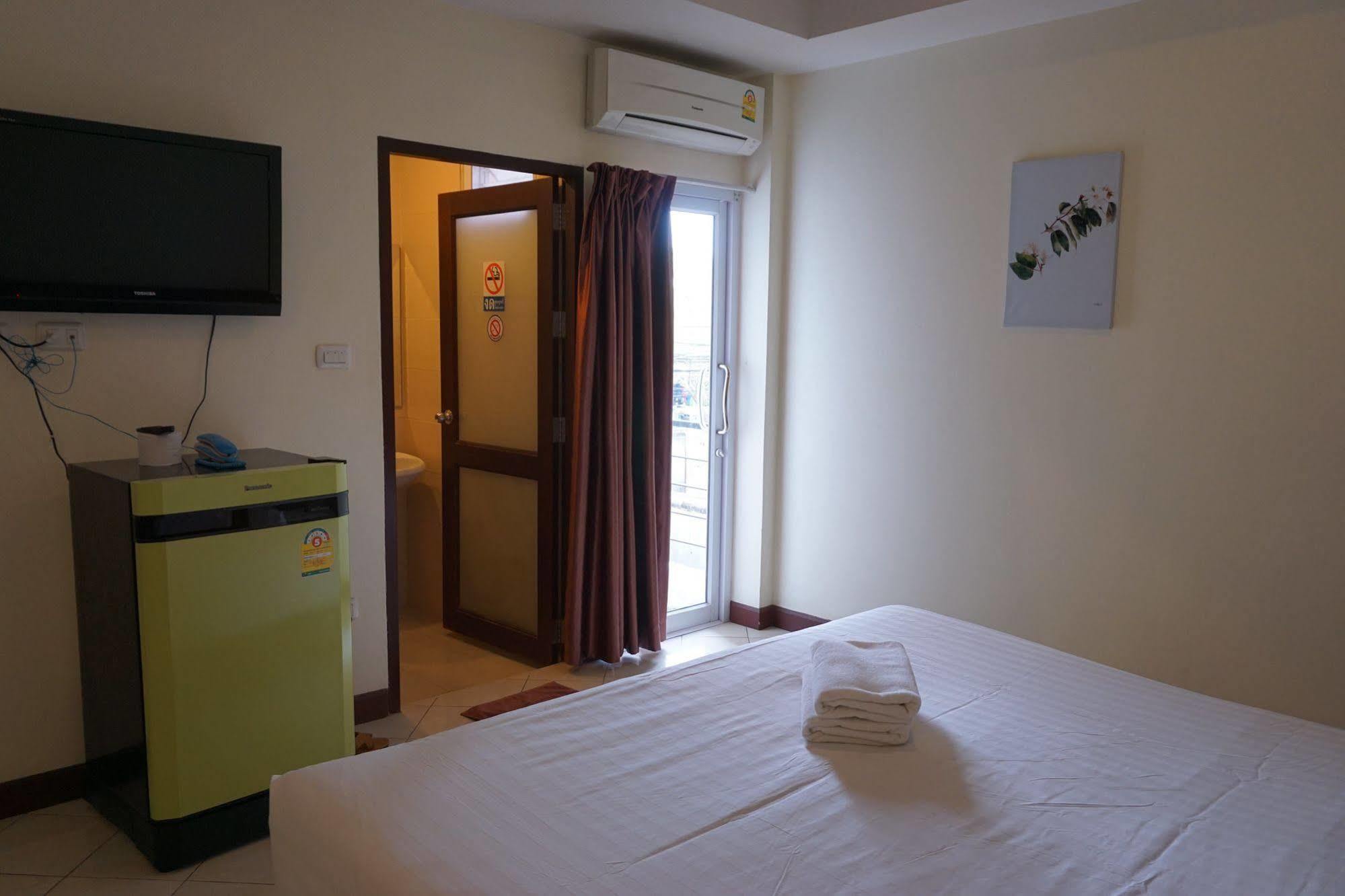 The One Residence Udon Thani Esterno foto