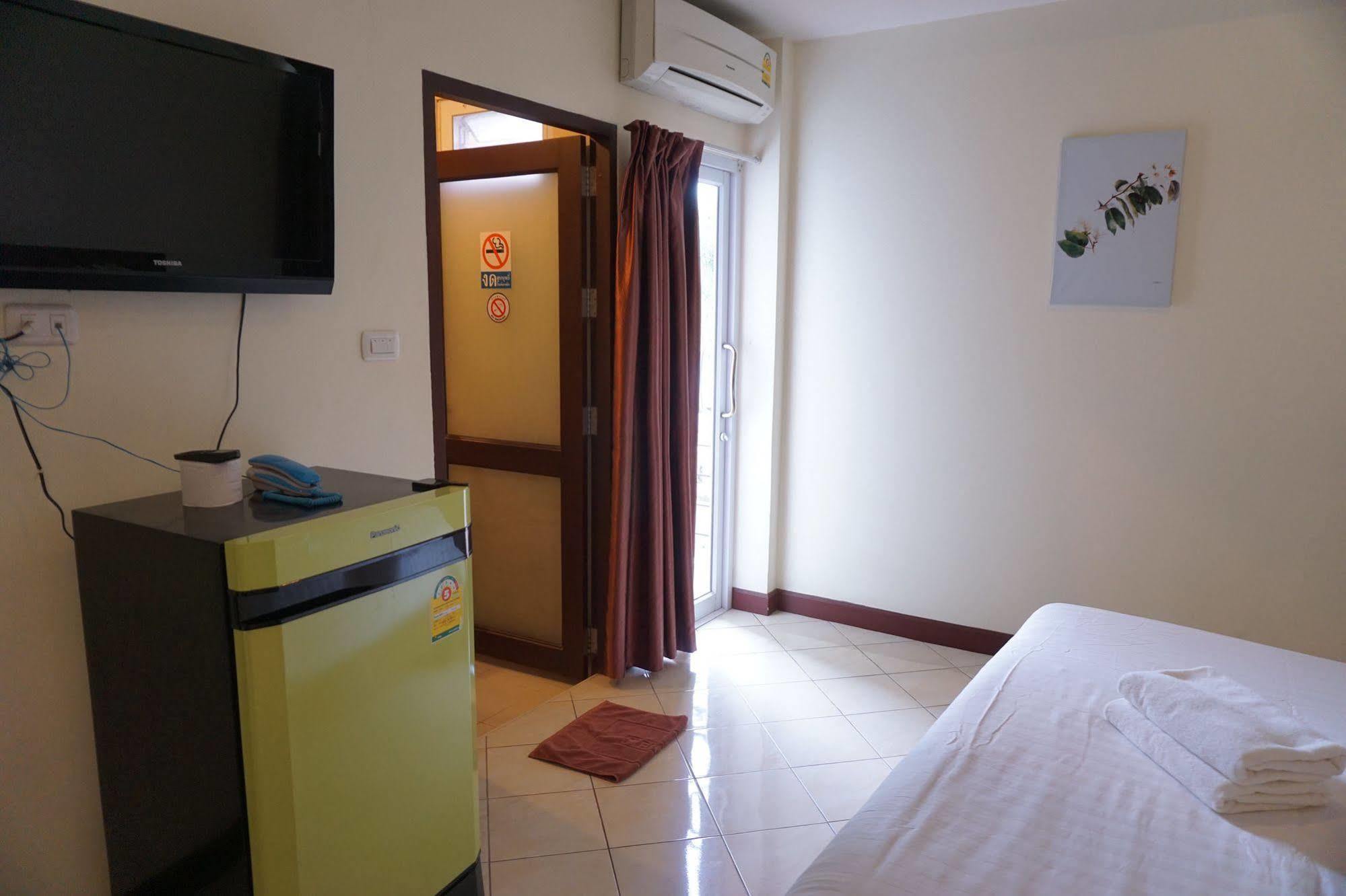 The One Residence Udon Thani Esterno foto