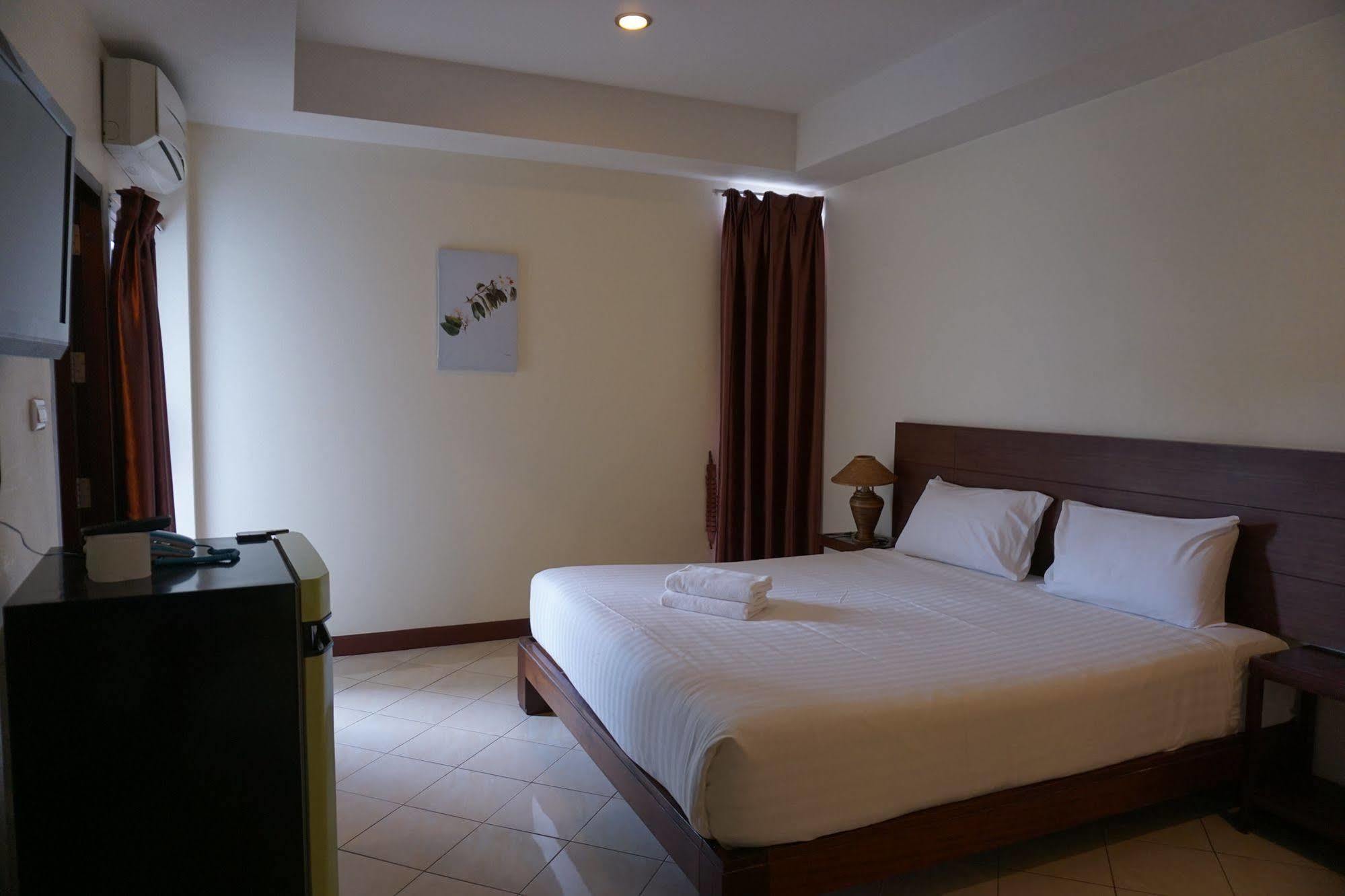 The One Residence Udon Thani Esterno foto