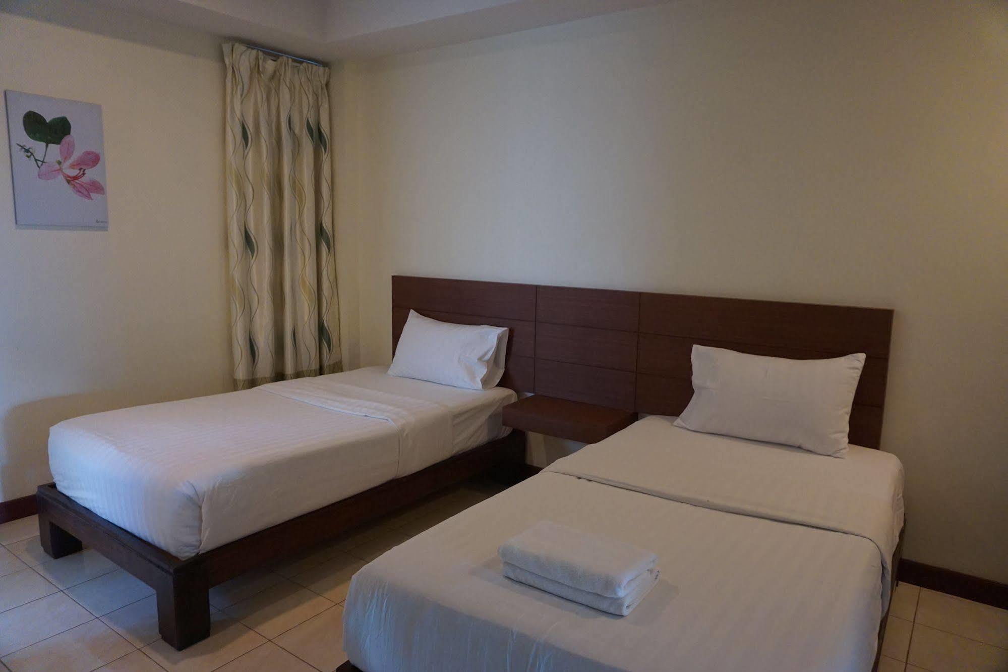 The One Residence Udon Thani Esterno foto