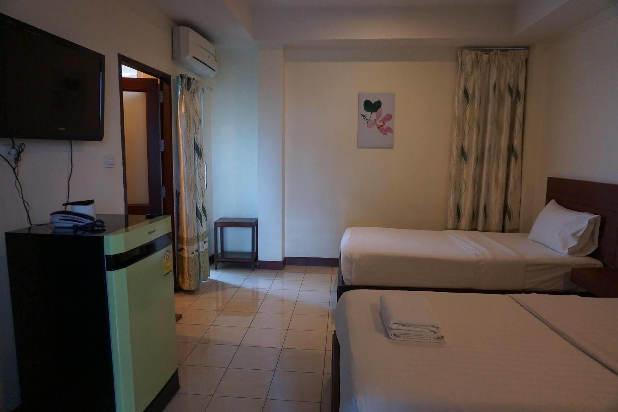 The One Residence Udon Thani Esterno foto