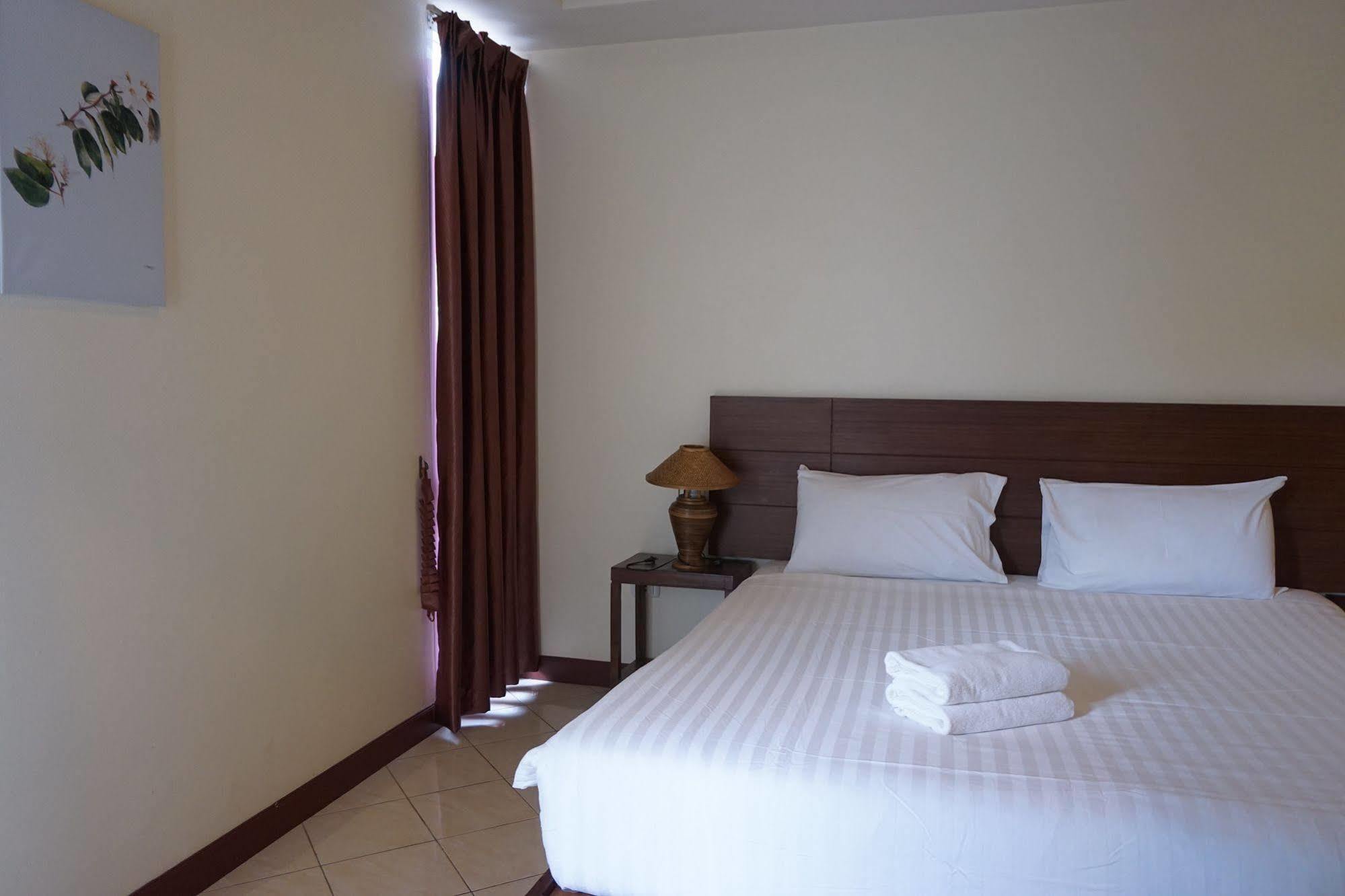 The One Residence Udon Thani Esterno foto