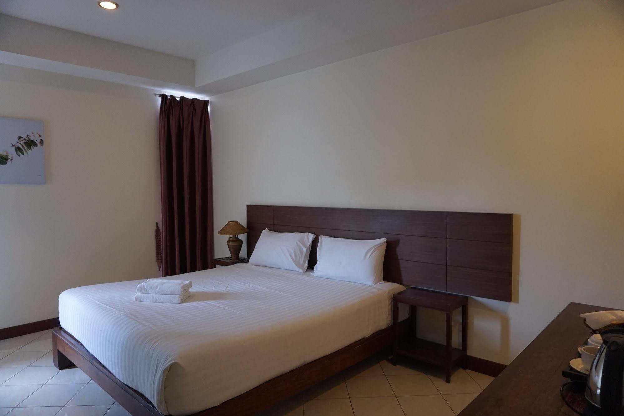The One Residence Udon Thani Esterno foto