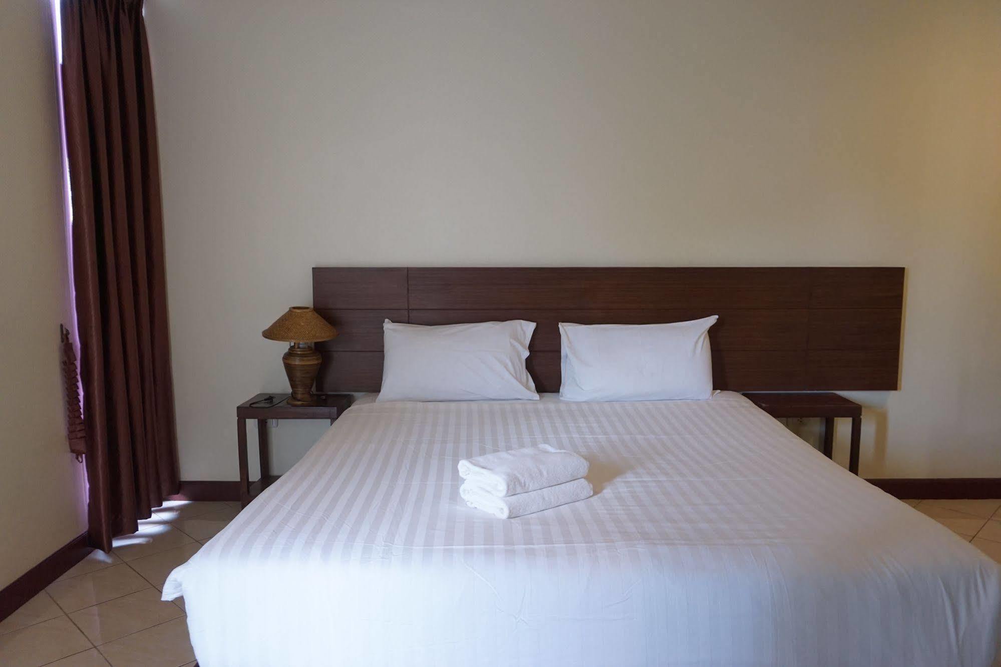 The One Residence Udon Thani Esterno foto